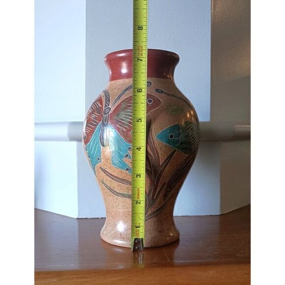 Costa Rica Art Pottery Sgraffito Vase Butterfly Fish Design Etched Painted 7.25" - Picture 7 of 9